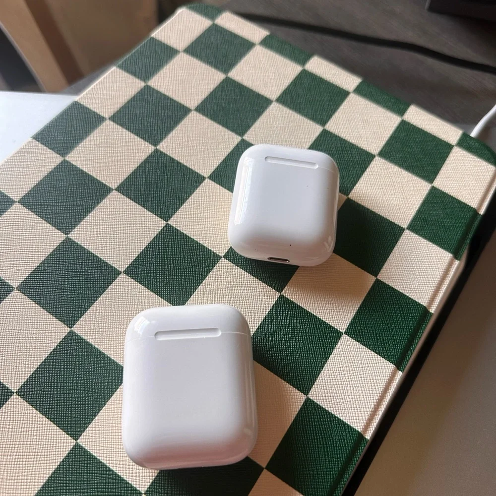 Apple AirPods (2nd generation)
